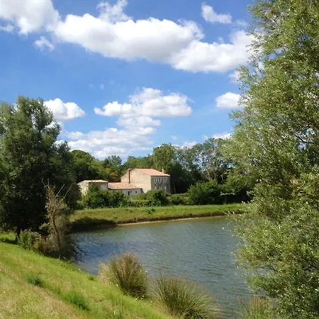 Demeure De 5 Avec Piscine Privee Jardin Clos Et Wifi A Cailhau
