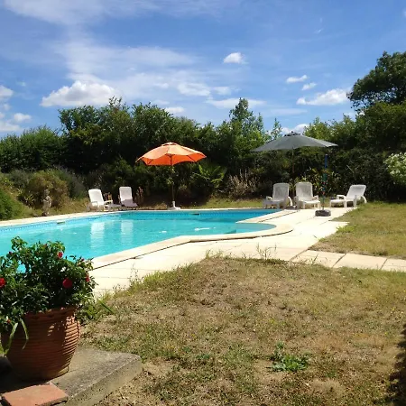 Demeure De 5 Avec Piscine Privee Jardin Clos Et Wifi A Hébergement de vacances Cailhau